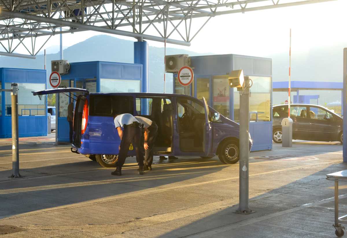 Kastenwagen mit neun Welpen an Grenze gestoppt